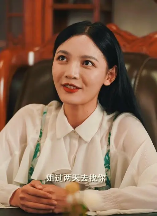 《刁民王小二》：当底层小人物逆袭成王，中国式喜剧揭露官场荒诞与乡村温情